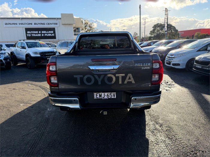 2021 TOYOTA HILUX SR5 (4x4)