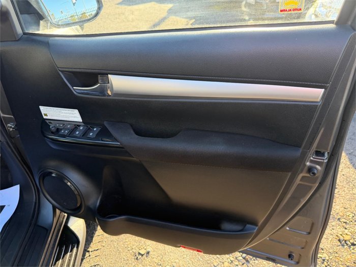 2021 TOYOTA HILUX SR5 (4x4)
