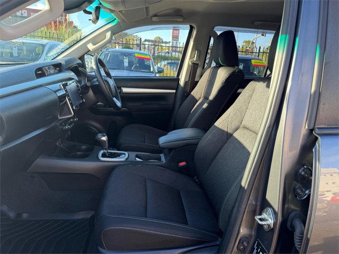 2021 TOYOTA HILUX SR5 (4x4)
