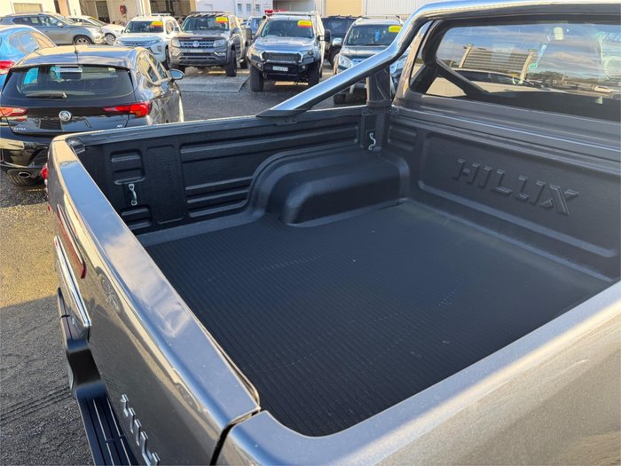 2021 TOYOTA HILUX SR5 (4x4)
