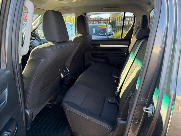 2021 TOYOTA HILUX SR5 (4x4)