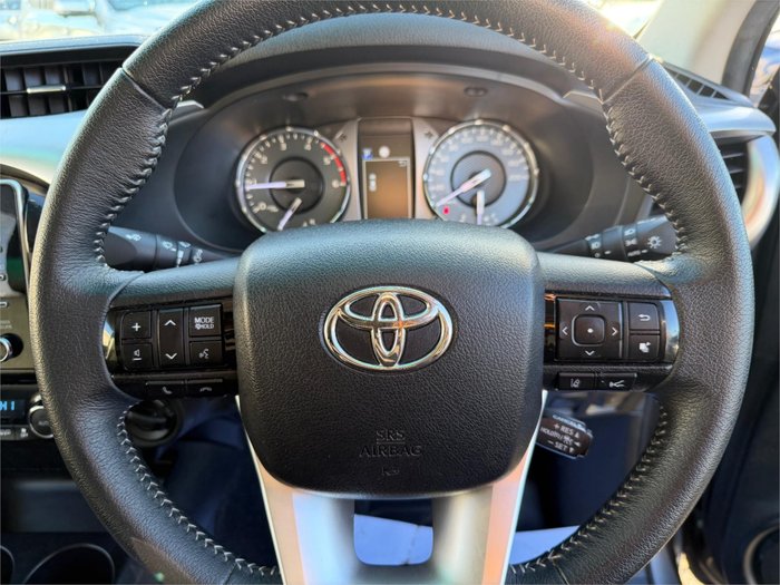 2021 TOYOTA HILUX SR5 (4x4)