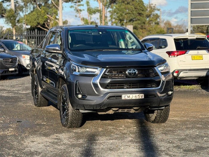 2021 TOYOTA HILUX SR5 (4x4)