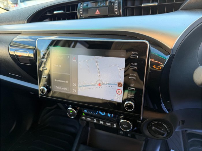 2021 TOYOTA HILUX SR5 (4x4)