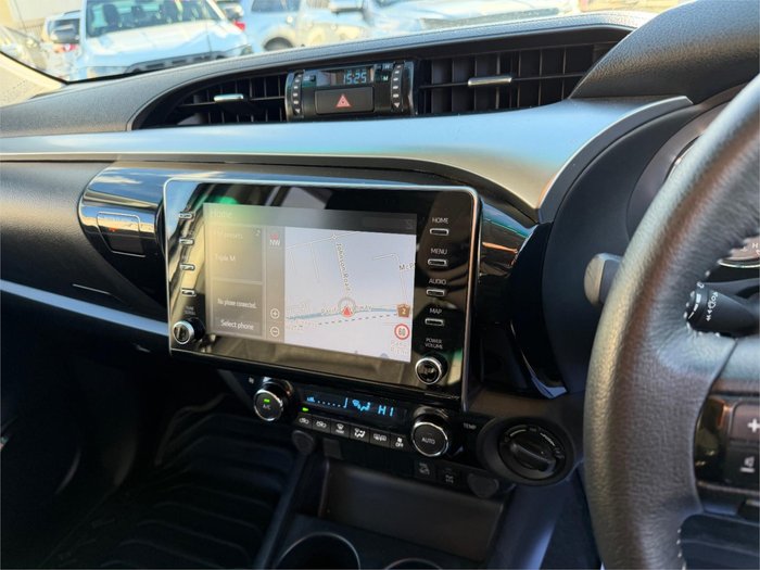 2021 TOYOTA HILUX SR5 (4x4)