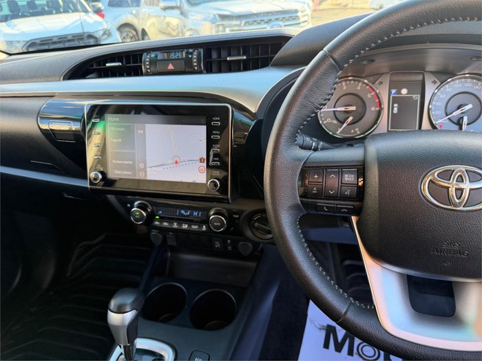 2021 TOYOTA HILUX SR5 (4x4)