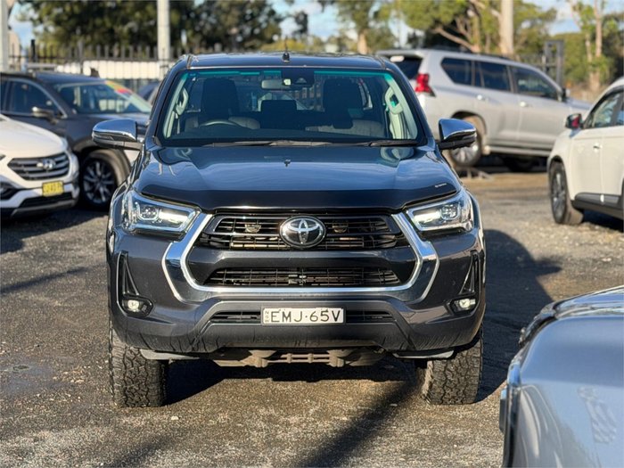 2021 TOYOTA HILUX SR5 (4x4)