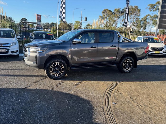 2021 TOYOTA HILUX SR5 (4x4)