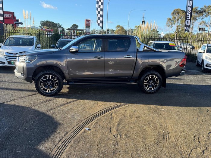2021 TOYOTA HILUX SR5 (4x4)