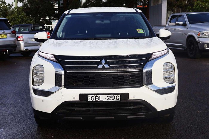 2023 Mitsubishi Outlander ES