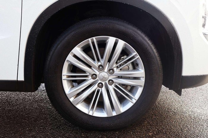 2023 Mitsubishi Outlander ES