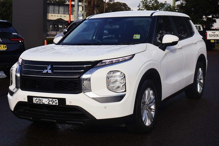 2023 Mitsubishi Outlander ES