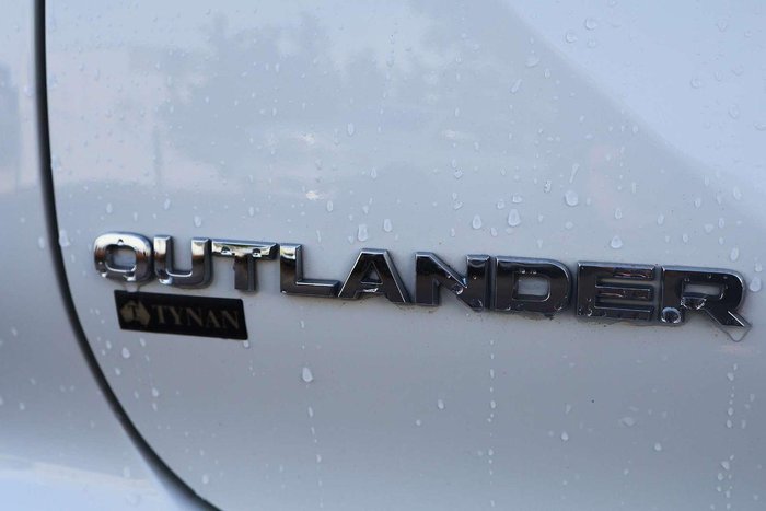 2023 Mitsubishi Outlander ES