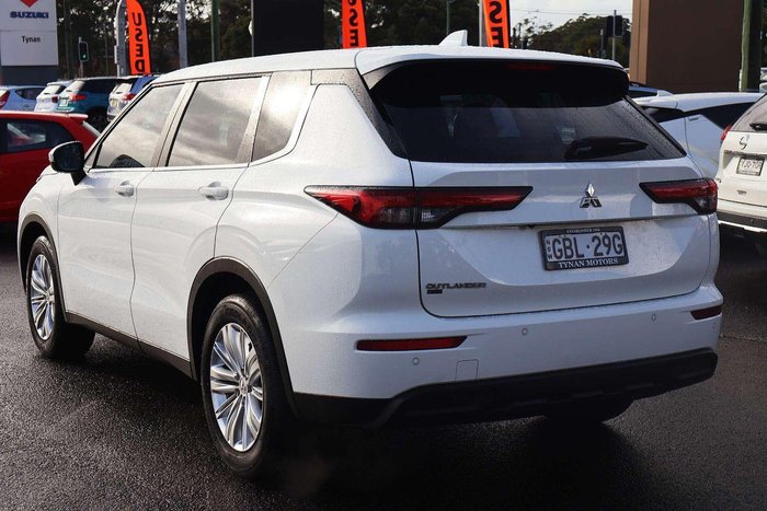 2023 Mitsubishi Outlander ES