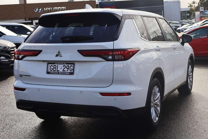 2023 Mitsubishi Outlander ES