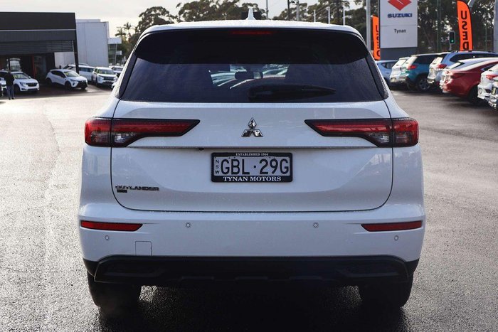 2023 Mitsubishi Outlander ES