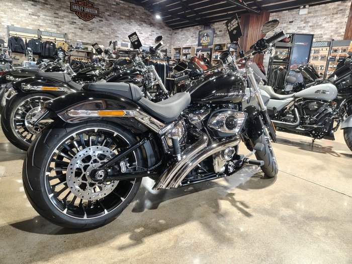 2025 HARLEY-DAVIDSON BREAKOUT 117 (FXBR) ROAD VIVID BLACK