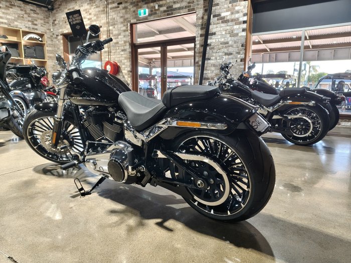 2025 HARLEY-DAVIDSON BREAKOUT 117 (FXBR) ROAD VIVID BLACK