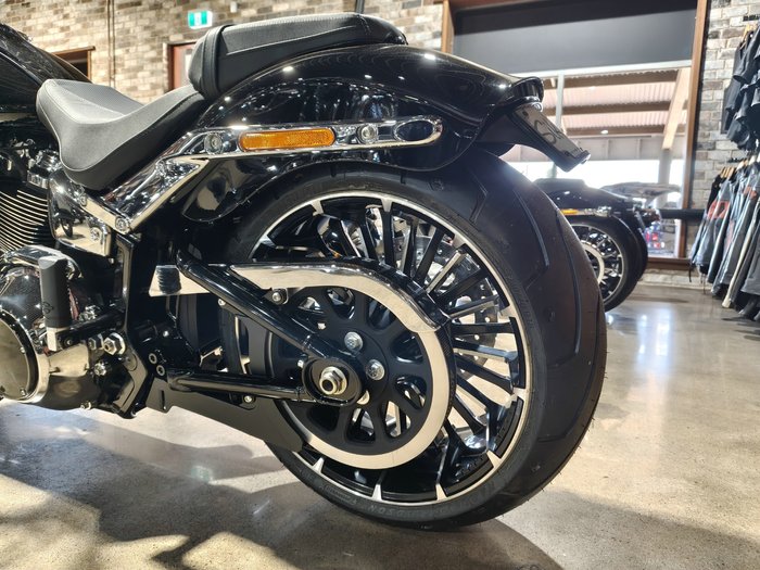 2025 HARLEY-DAVIDSON BREAKOUT 117 (FXBR) ROAD VIVID BLACK