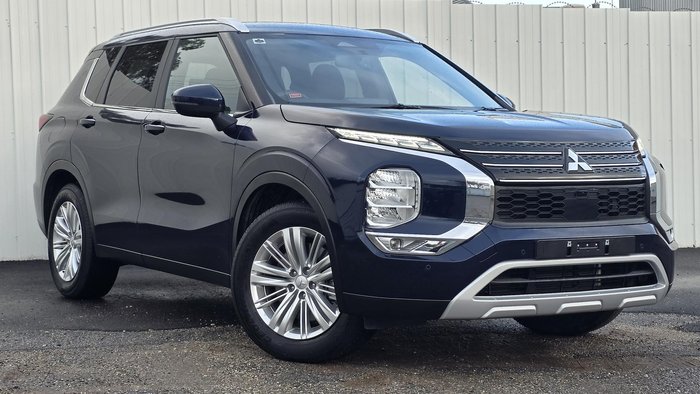 2023 Mitsubishi Outlander LS