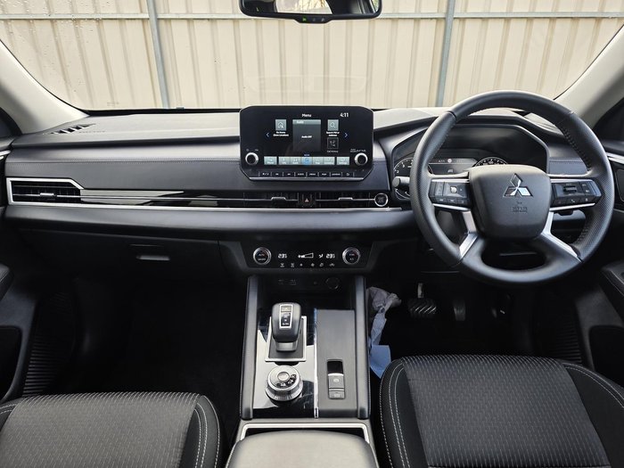 2023 Mitsubishi Outlander LS