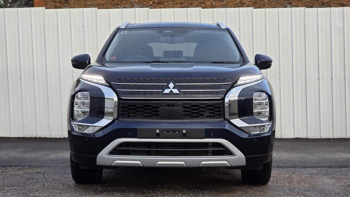 2023 Mitsubishi Outlander LS