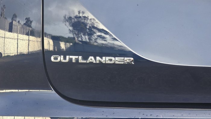 2023 Mitsubishi Outlander LS