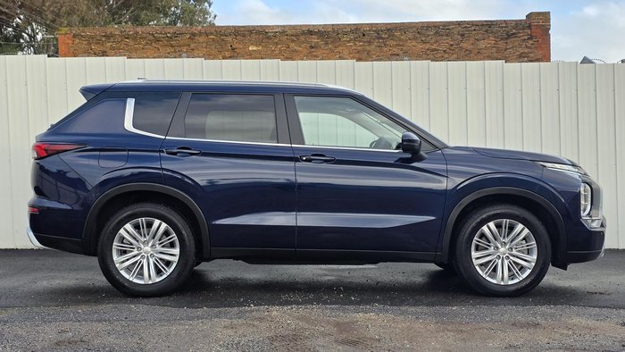 2023 Mitsubishi Outlander LS