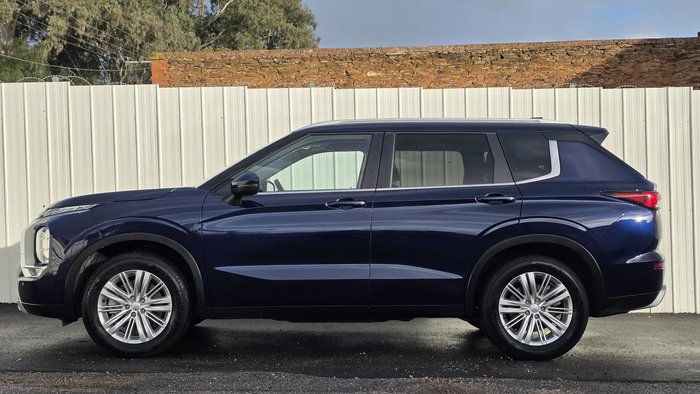 2023 Mitsubishi Outlander LS
