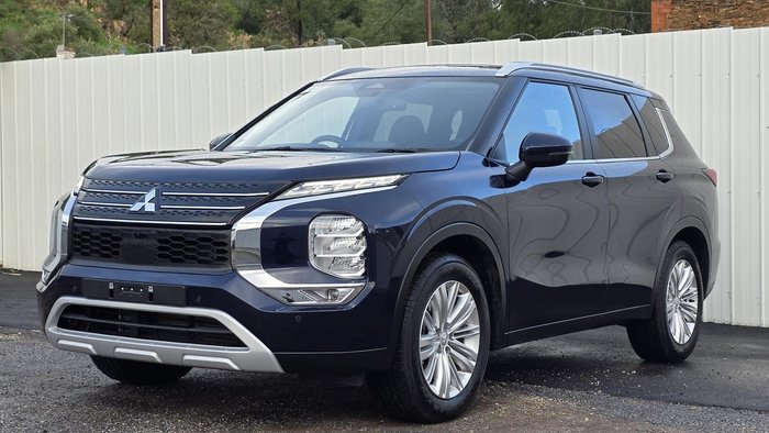 2023 Mitsubishi Outlander LS