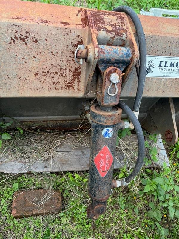 2000 Elkco 3TPL tipping Bucket