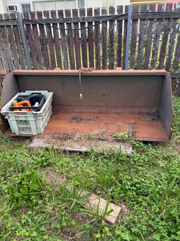 2000 Elkco 3TPL tipping Bucket