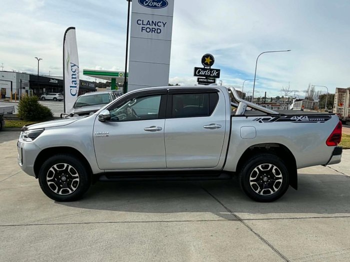 2023 Toyota Hilux SR5