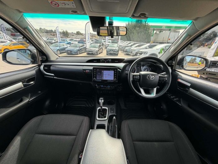 2023 Toyota Hilux SR5