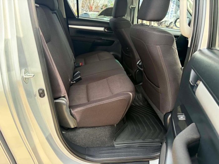 2023 Toyota Hilux SR5