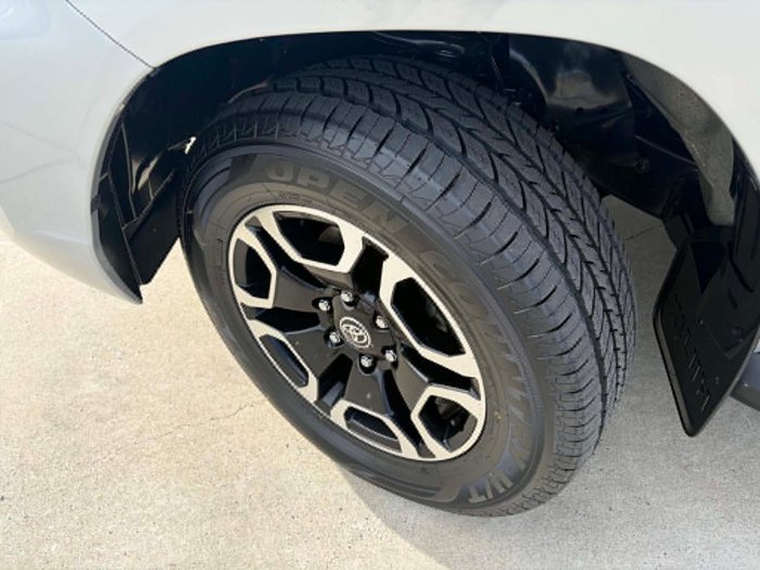 2023 Toyota Hilux SR5