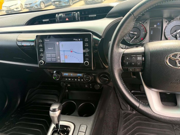 2023 Toyota Hilux SR5