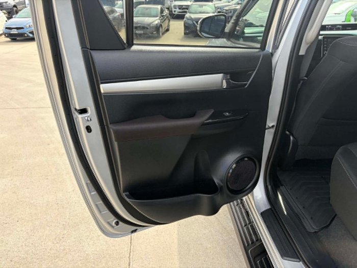 2023 Toyota Hilux SR5