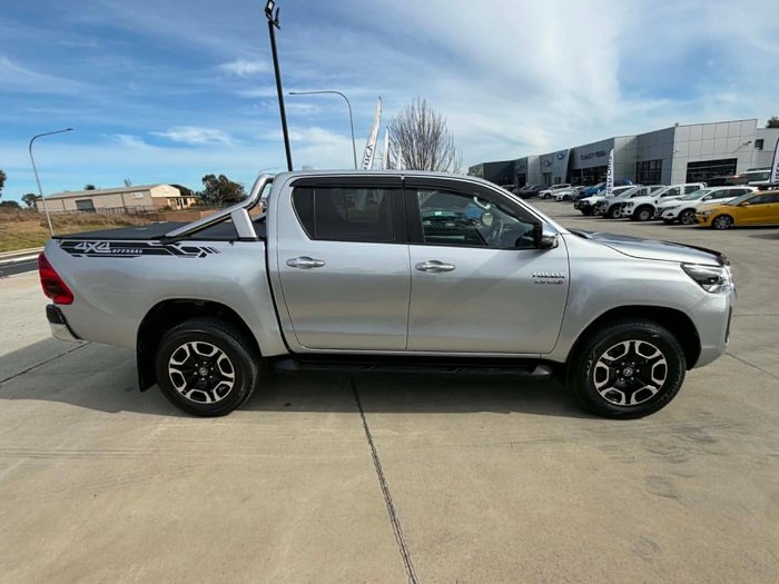 2023 Toyota Hilux SR5