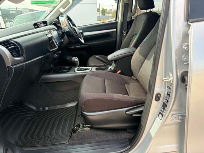 2023 Toyota Hilux SR5