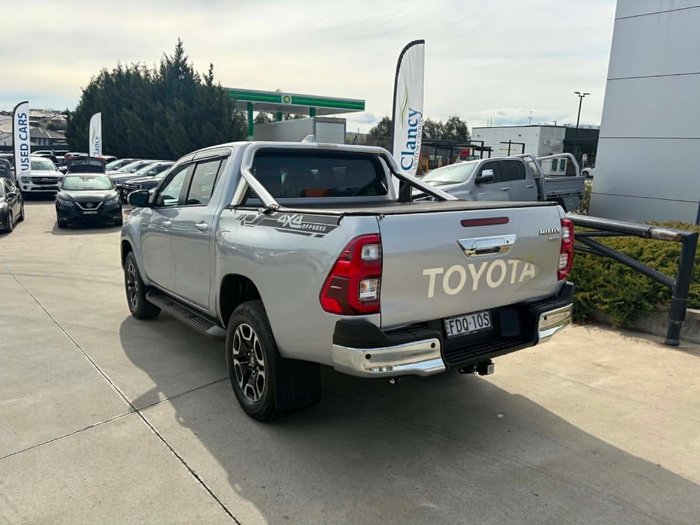 2023 Toyota Hilux SR5