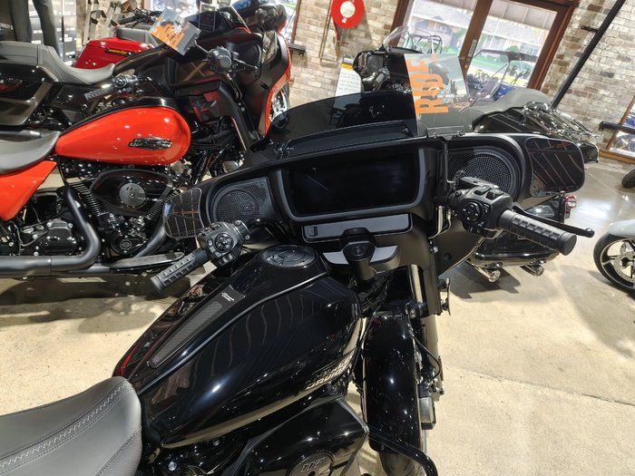 2026 HARLEY-DAVIDSON STREET GLIDE 117 (FLHX) ROAD VIVID BLACK