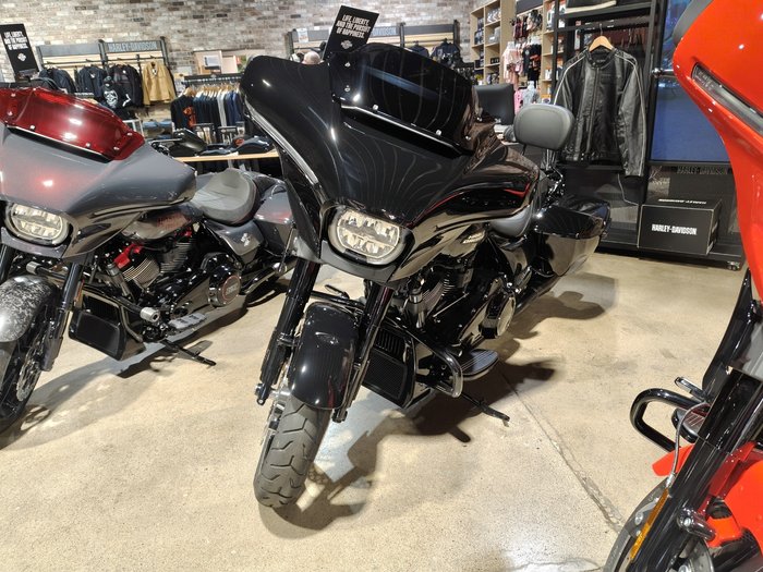 2026 HARLEY-DAVIDSON STREET GLIDE 117 (FLHX) ROAD VIVID BLACK