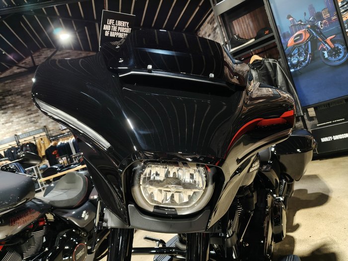 2026 HARLEY-DAVIDSON STREET GLIDE 117 (FLHX) ROAD VIVID BLACK