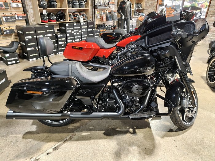 2026 HARLEY-DAVIDSON STREET GLIDE 117 (FLHX) ROAD VIVID BLACK