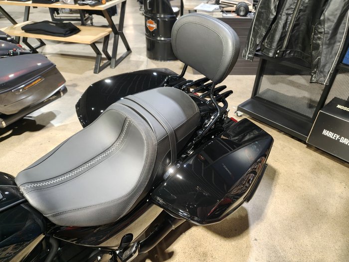 2026 HARLEY-DAVIDSON STREET GLIDE 117 (FLHX) ROAD VIVID BLACK
