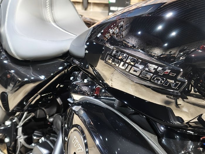 2026 HARLEY-DAVIDSON STREET GLIDE 117 (FLHX) ROAD VIVID BLACK