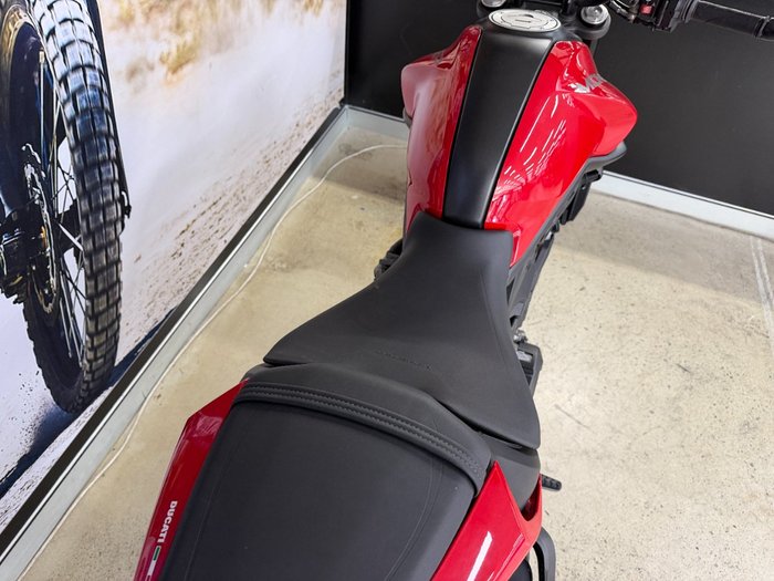2022 DUCATI MONSTER + RED