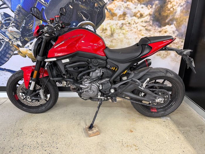 2022 DUCATI MONSTER + RED