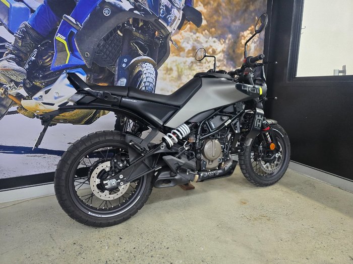 2025 HUSQVARNA SVARTPILEN 401 Grey